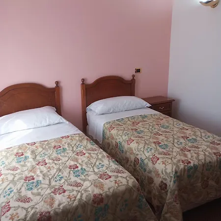 Regina Pollino فندق 3*